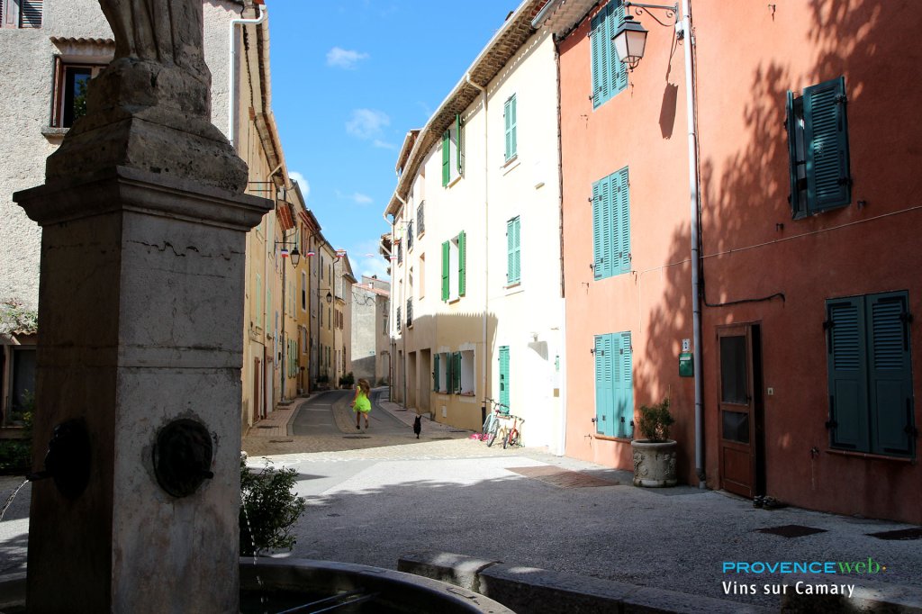 ruelle &agrave; Vins sur Caramy.