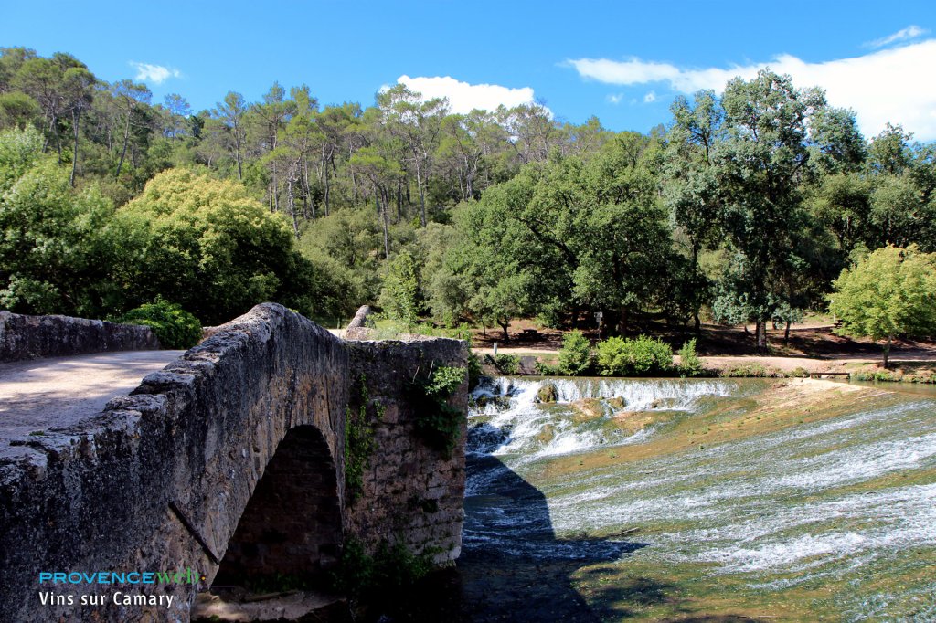 Le pont au dessus de la rivi&egrave;re Caramy.