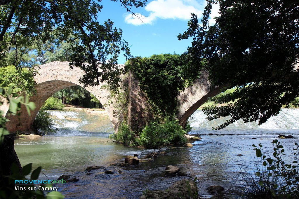 Le magnifique pont de Vins sur Caramy.