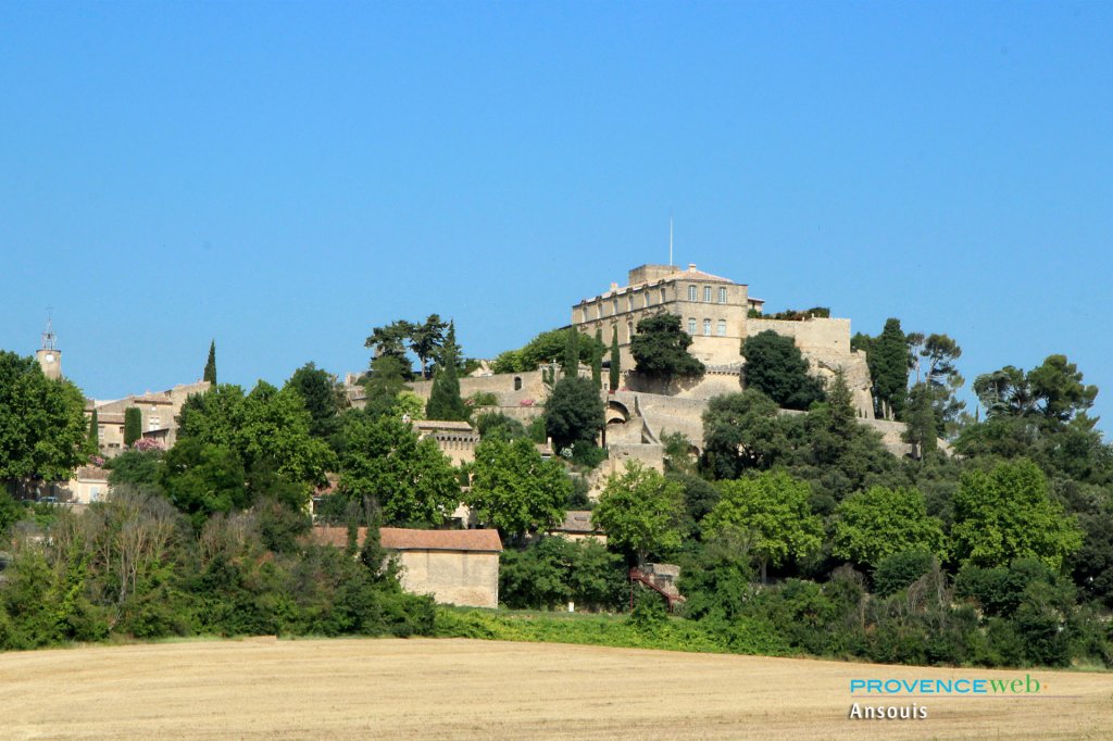 Ansouis dans le Lub&eacute;ron.