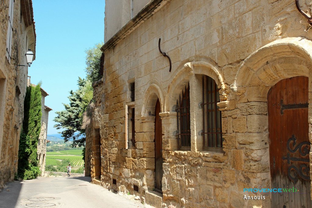 Village d'Ansouis.
