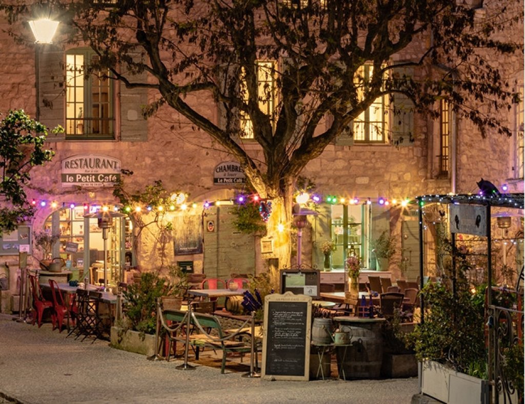 Le Petit Caf&eacute; Apt.