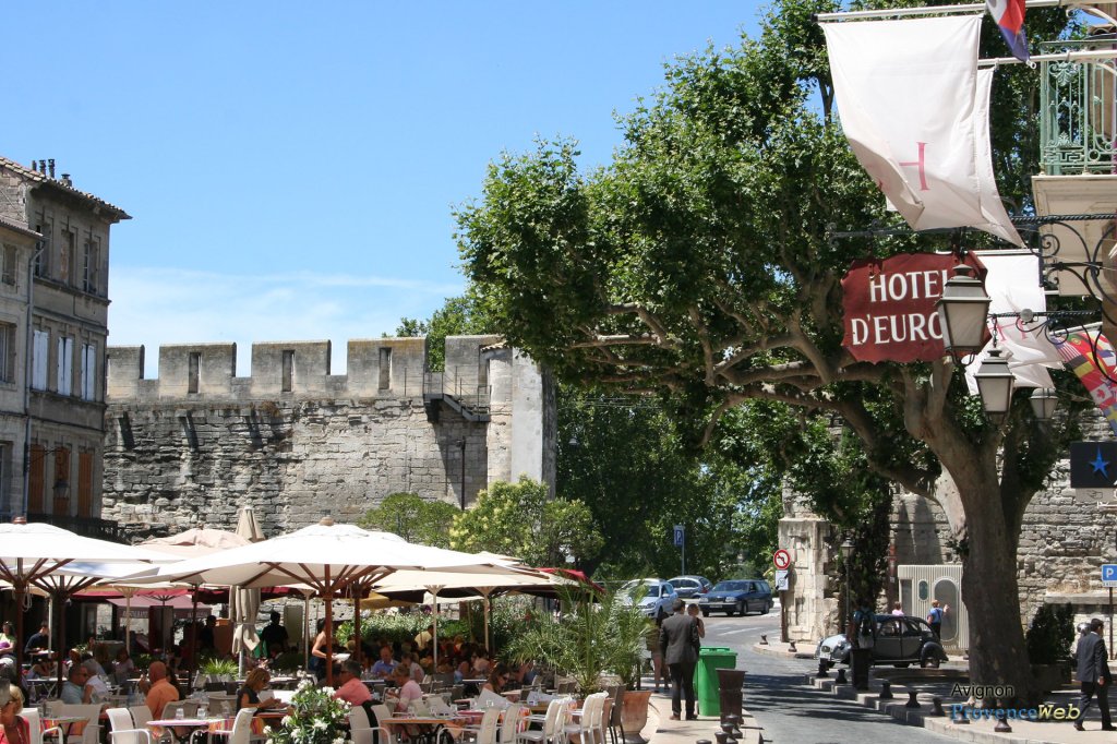 Place &agrave; Avignon.