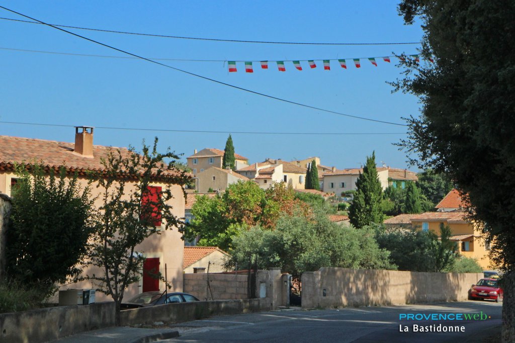 Le village de La Bastidonne dans le Vaucluse.