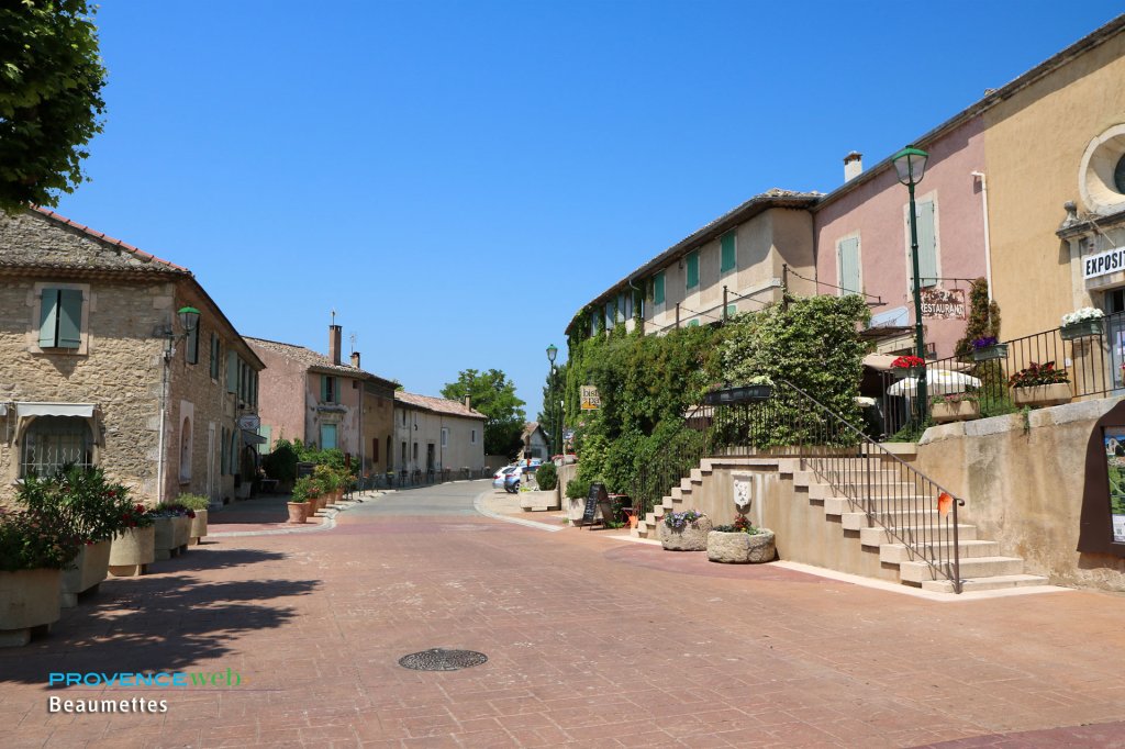 Village de Beaumettes.
