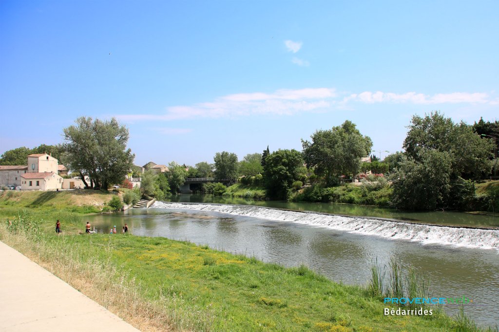 La rivi&egrave;re Ouv&egrave;ze &agrave; B&eacute;darrides.