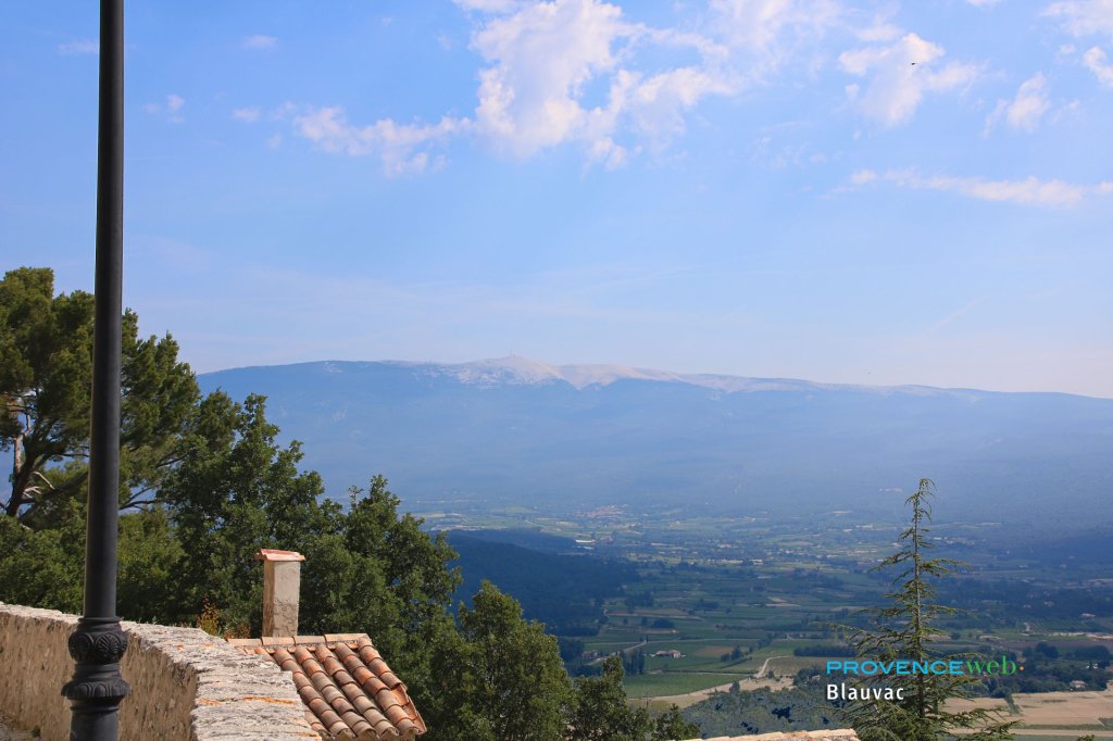 Vue sur le Mont Ventoux depuis Blauvac.