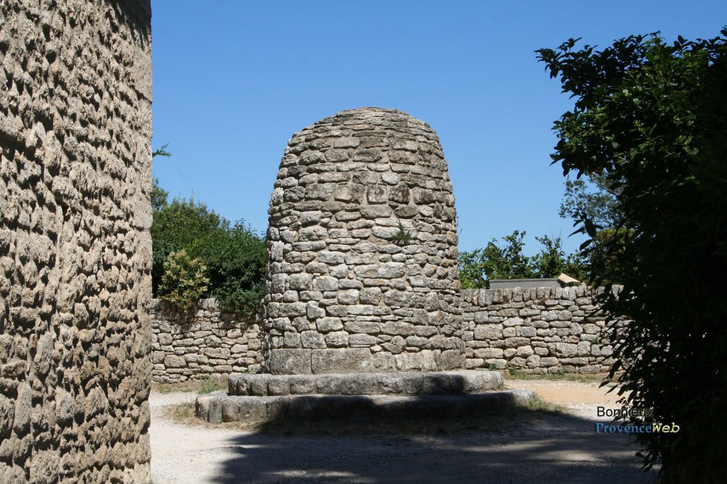 Ruine à Bonnieux.