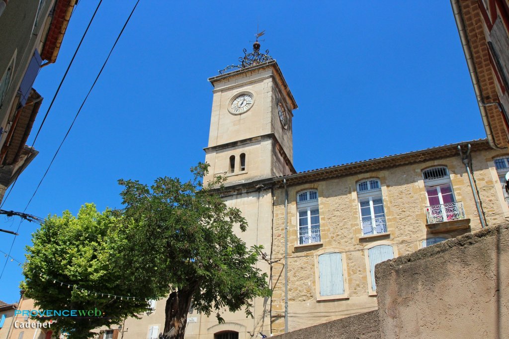 Tour avec une horloge &agrave; Cadenet.