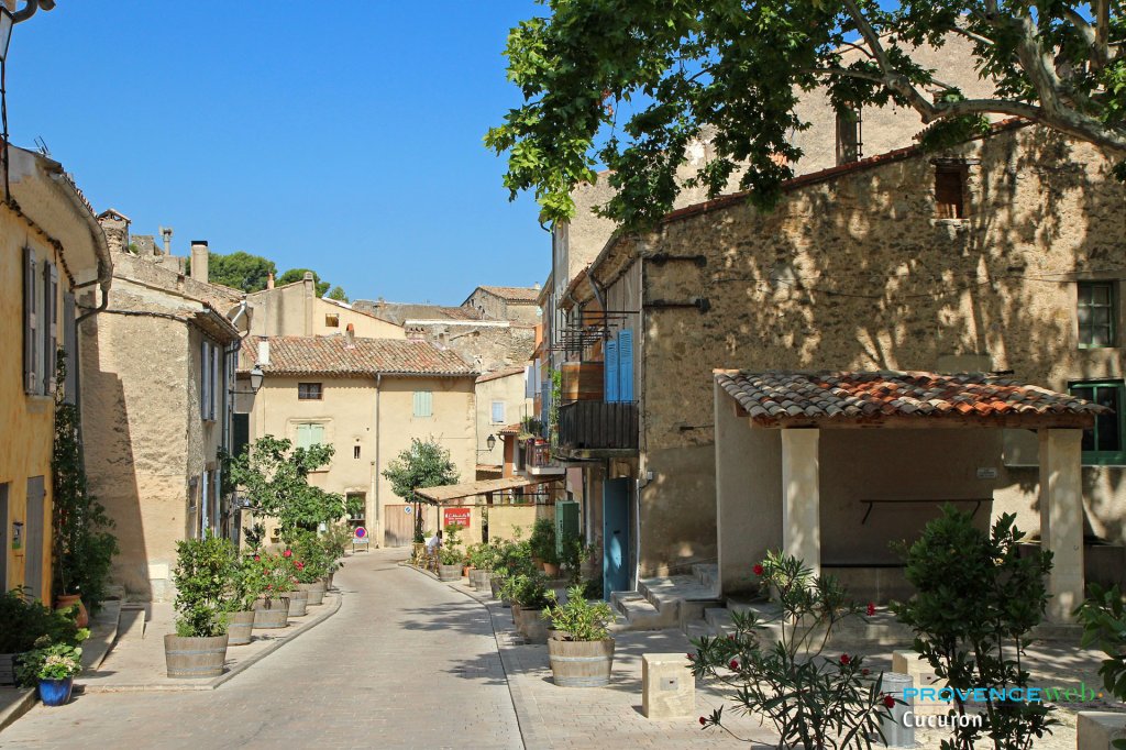 Cucuron.