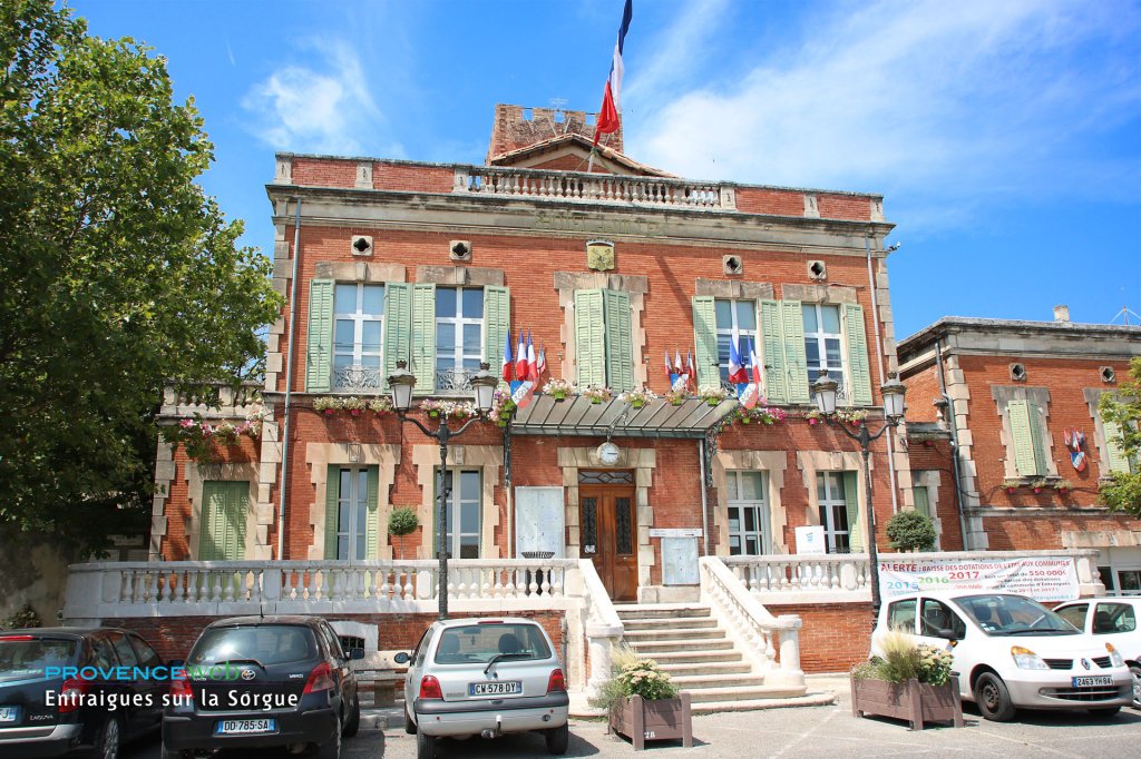 Mairie d'Entraigues.