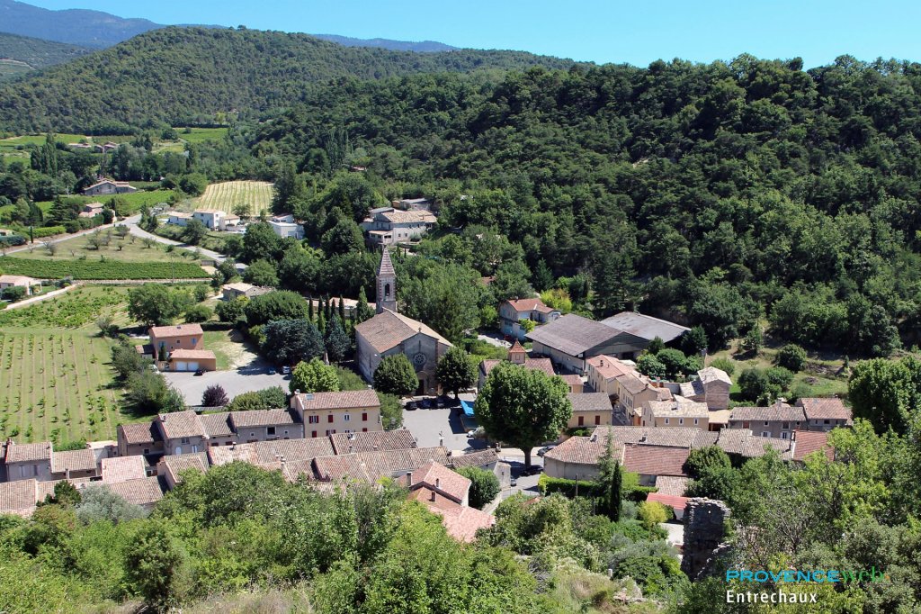 Le village d'Entrechaux.