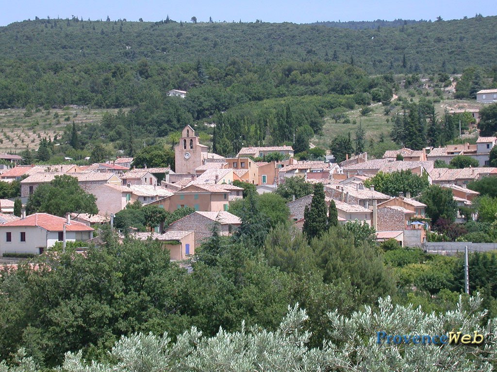 Le village de Flassan dans le Vaucluse 84.