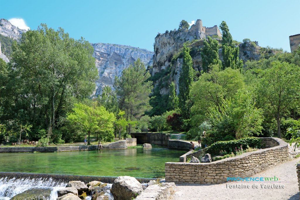 Fontaine de Vaucluse superbe.