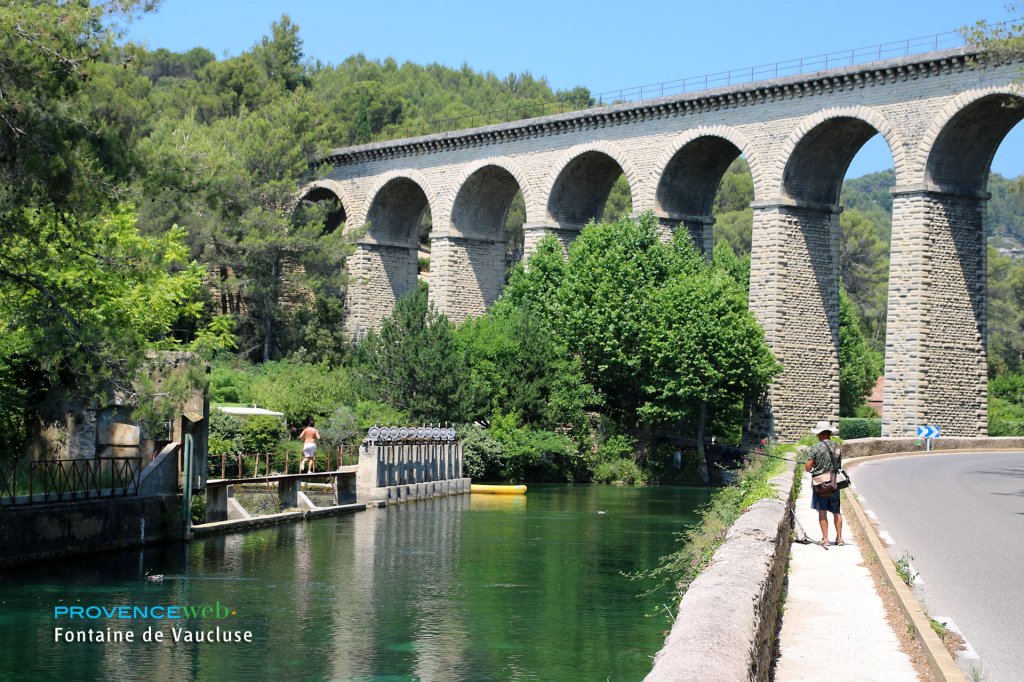 Le pont de Fontaine de Vaucluse.