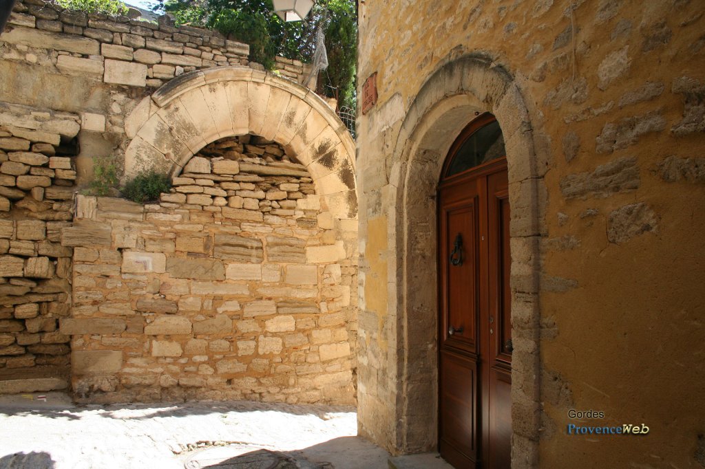 Vieille maison et ruelle.