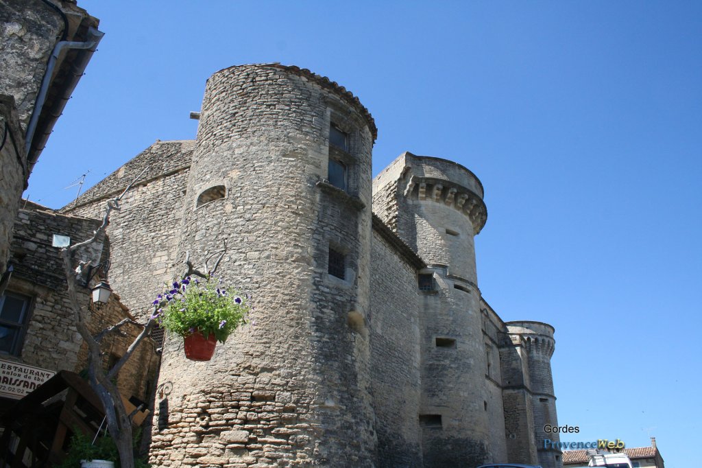 Tours à Gordes.