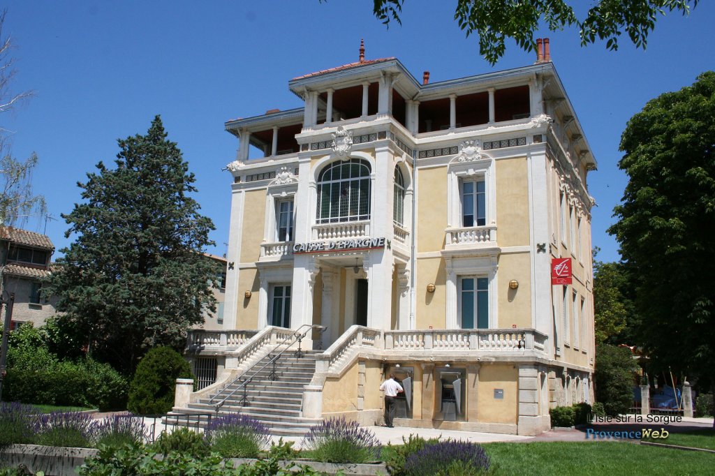 Caisse d'Epargne à l'Isle sur la Sorgue.