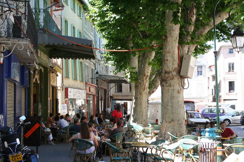 Rue de l'Isle sur la Sorgue.