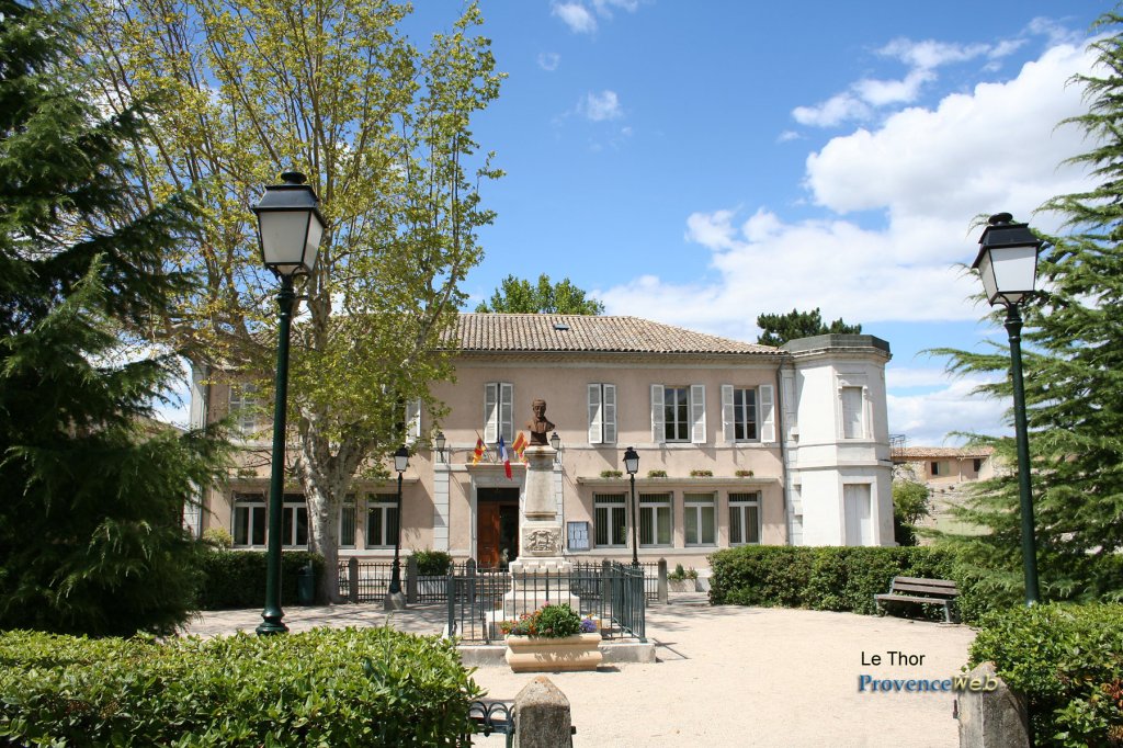Mairie du Thor.