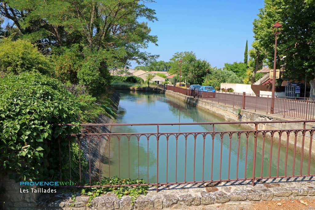 La rivi&egrave;re aux Taillades.