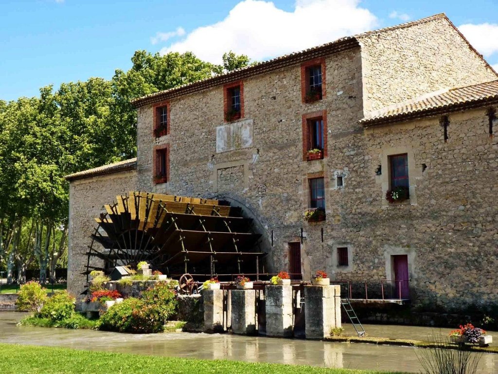 Le Moulin Saint Pierre aux Taillades.