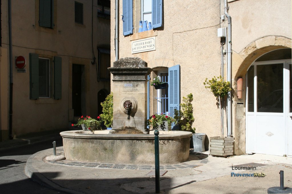 Fontaine à Lourmarin.