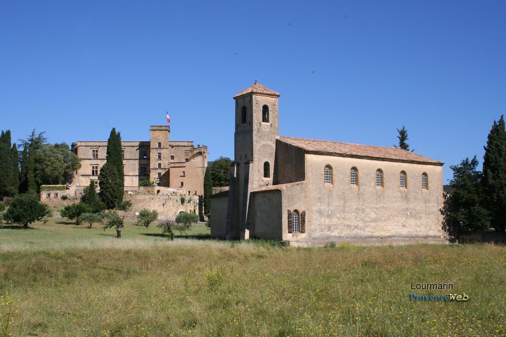 Eglise et Château de Lourmarin.