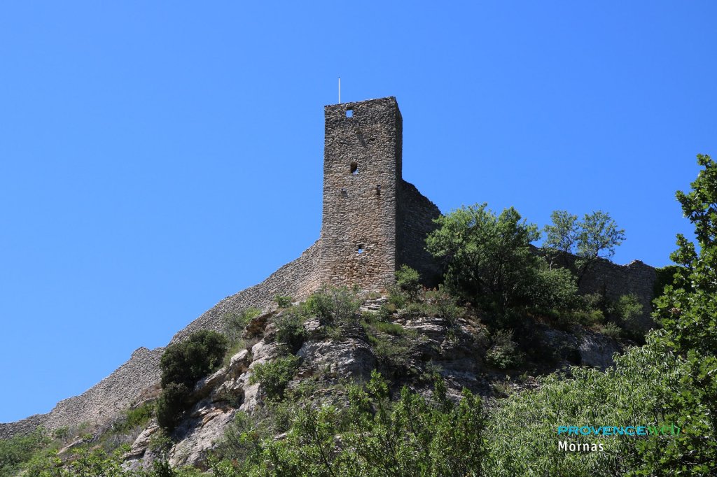 Tour de la forteresse de Mornas.