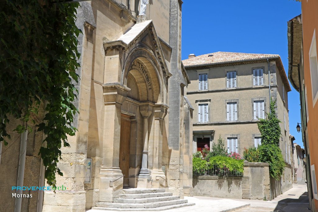 Parvis de l'&eacute;glise.