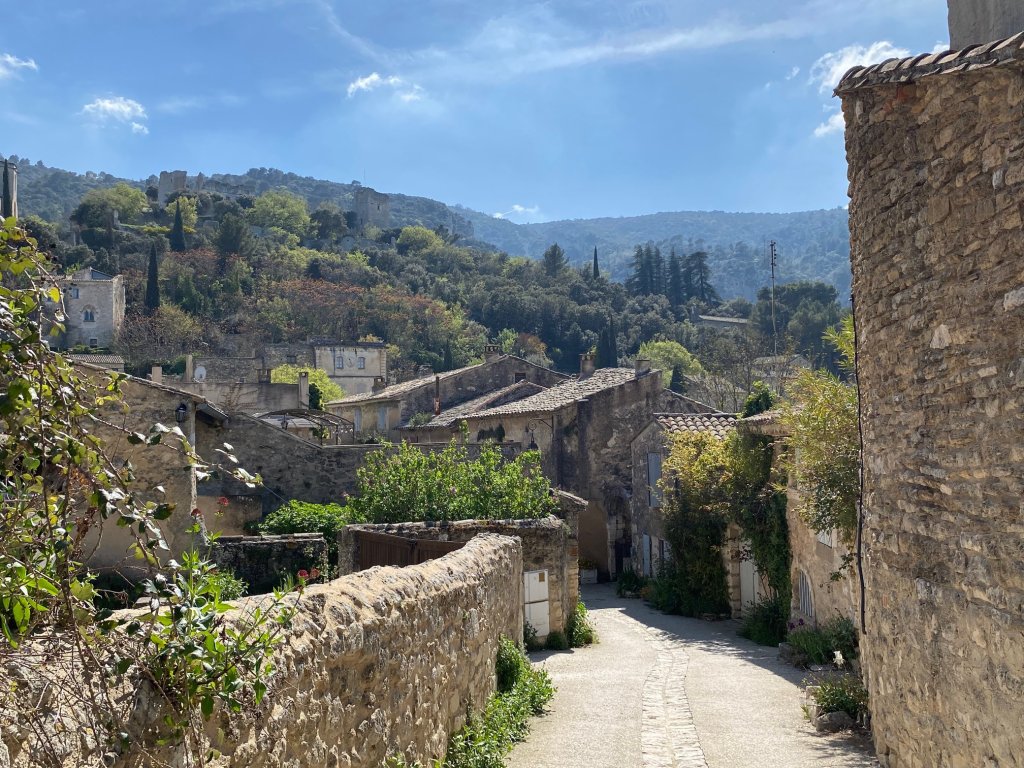 Opp&egrave;de le Vieux 84.