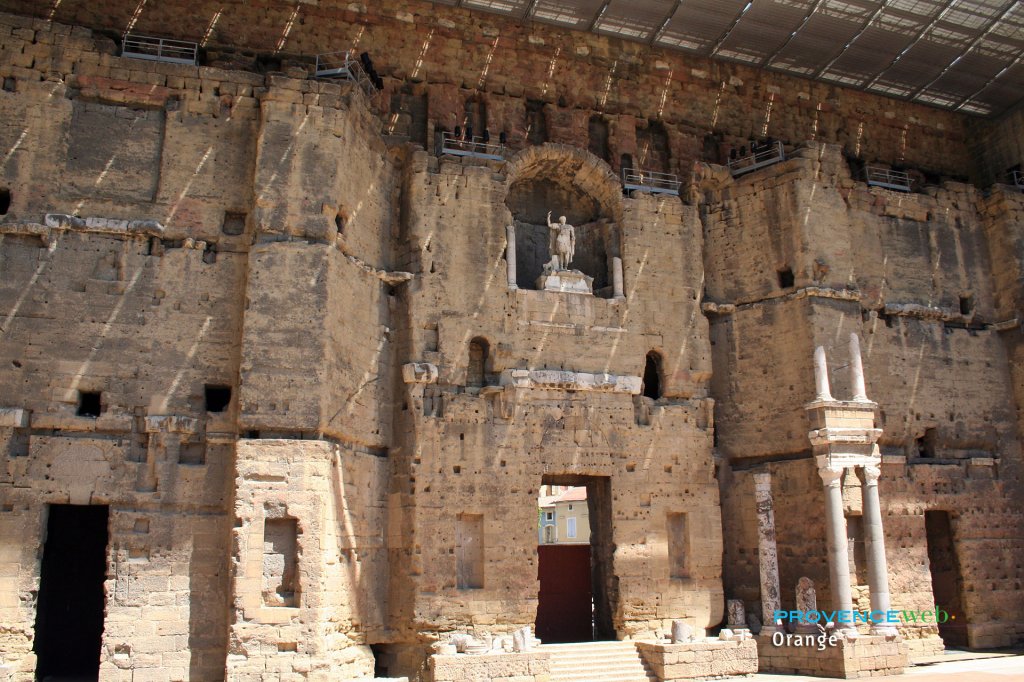 Int&eacute;rieur du Th&eacute;atre antique d'Orange.