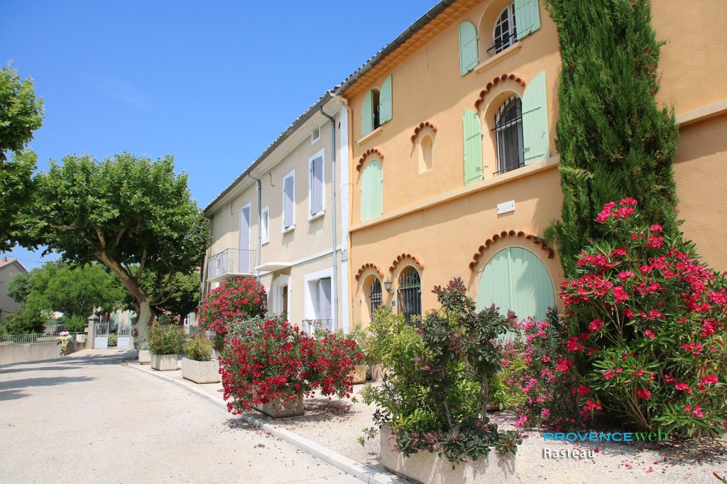 Jolie place.