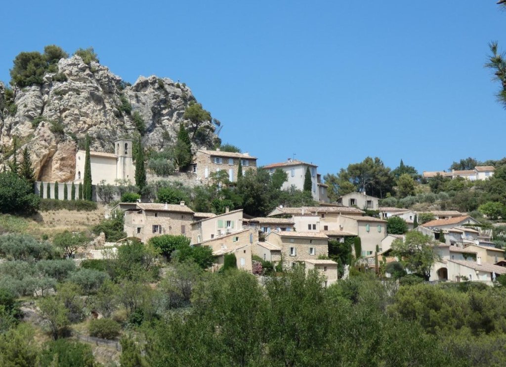 Le village de La Roque Alric dans le Vaucluse.