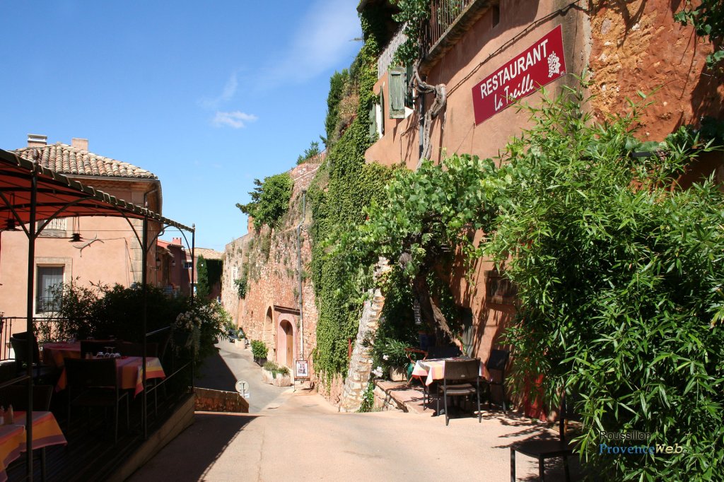 Restaurant &agrave; Roussillon.