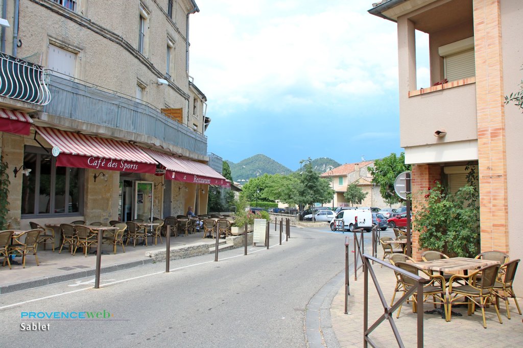 Caf&eacute; des Sports.