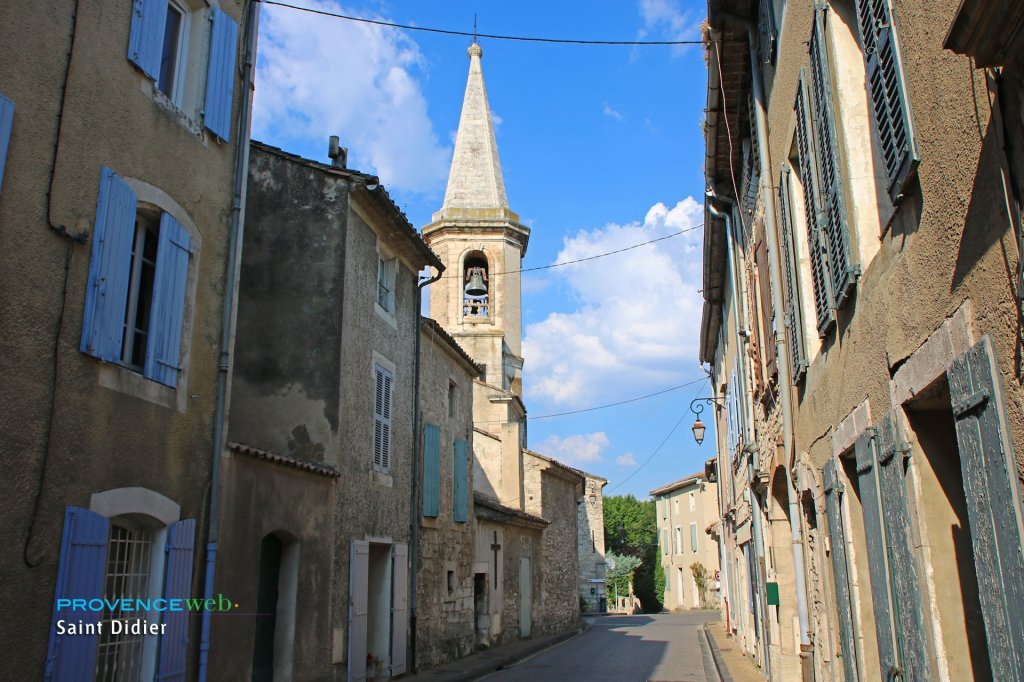 Le village de Saint Didier dans le Vaucluse.