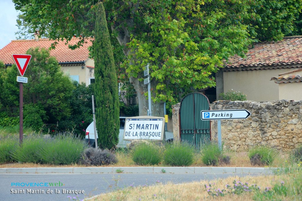 Entr&eacute;e de Saint Martin de la Brasque.