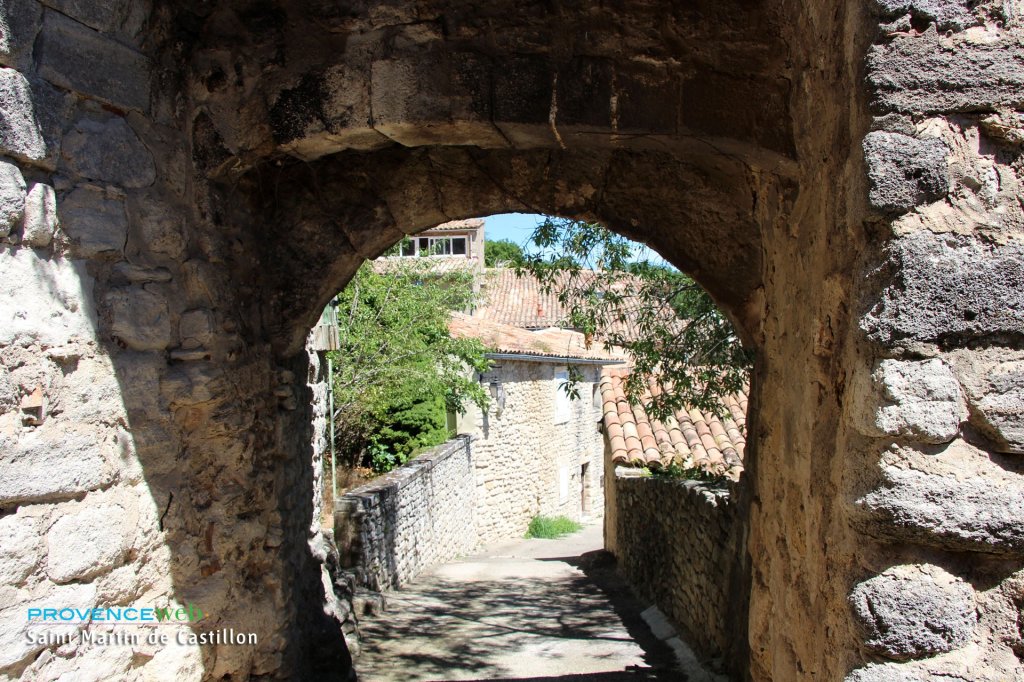 Passage vo&ucirc;t&eacute;.