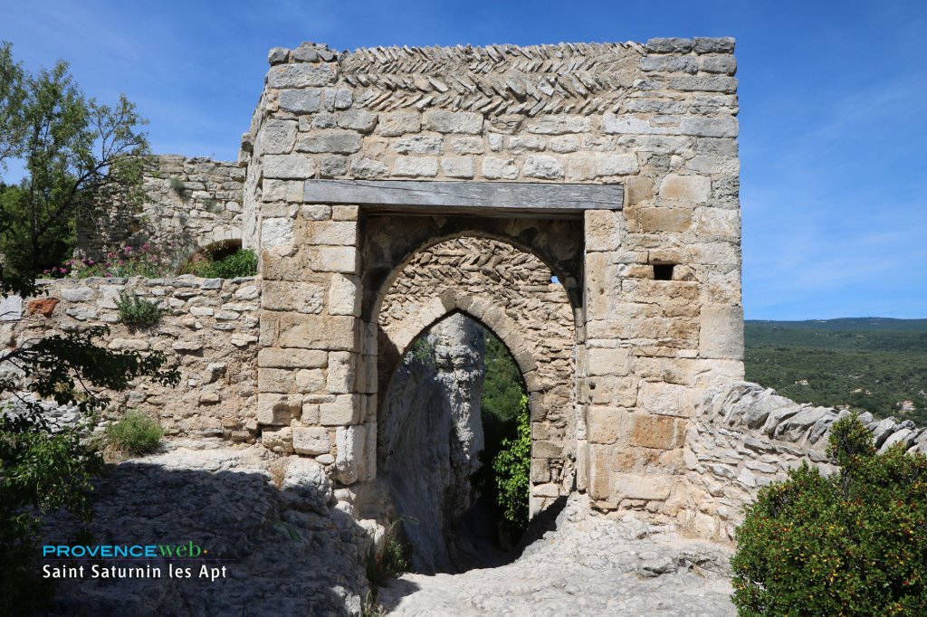 Ancienne forteresse de Saint Saturnin l&egrave;s Apt.