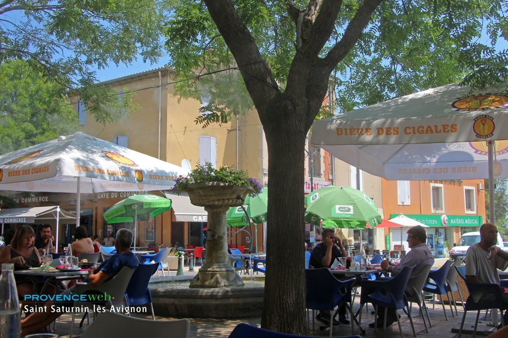 Marché de Saint Saturnin les Avignon.