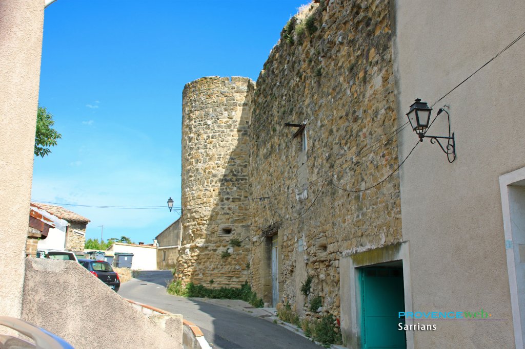 Fortifications &agrave; Sarrians.