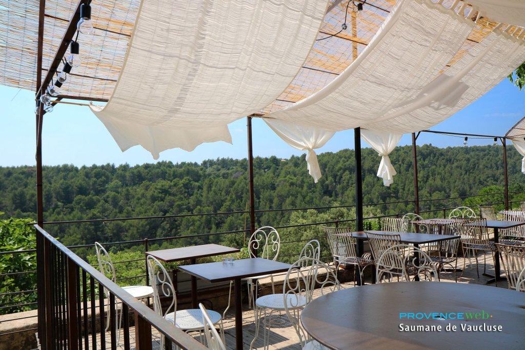 Restaurant &agrave; Saumane de Vaucluse.
