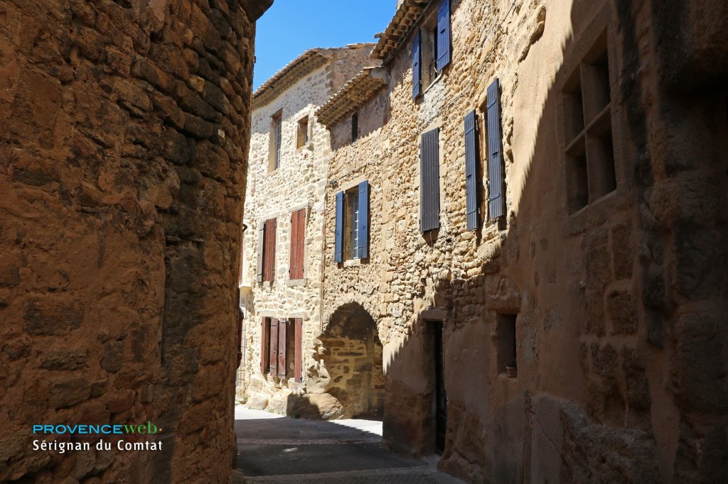 Centre ancien de S&eacute;rignan du Comtat.