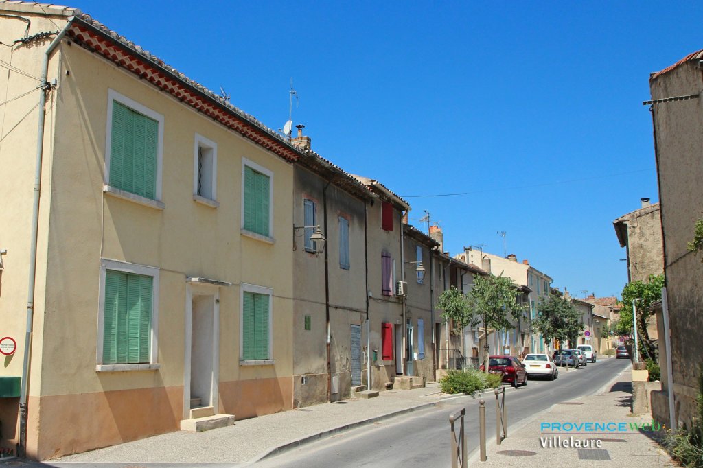 Le village de Villelaure dans le Vaucluse.