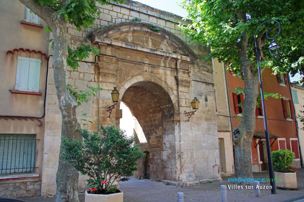 Porte ancienne.